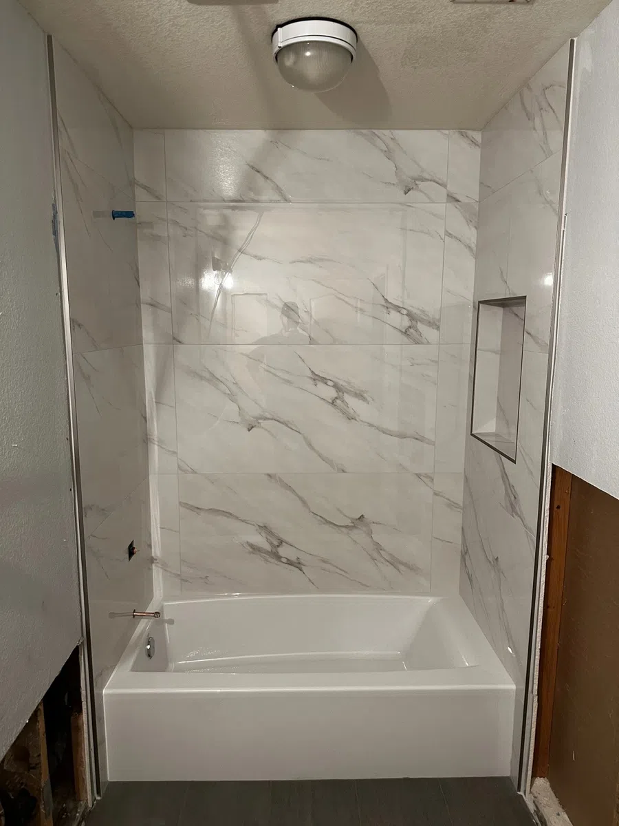 Porcelain tile tub surround installation with recessed wall niche